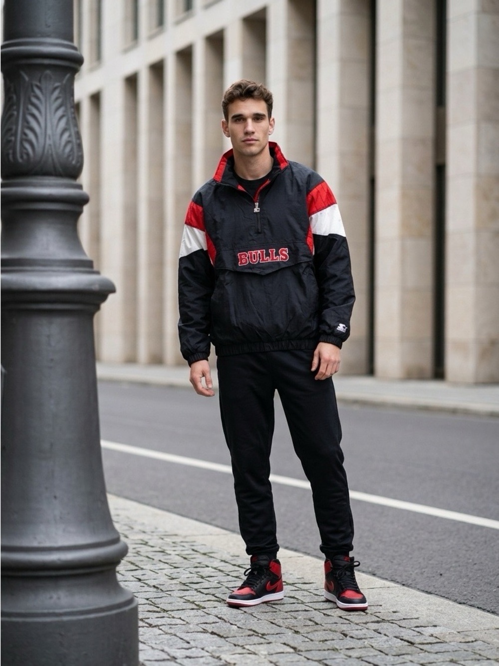 STARTER Vintage 90’s Black Red White Bulls Quarter-Zip Windbreaker hooded jacket